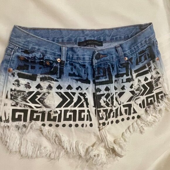 SIGNATURE 8 AZTEC DISTRESSED SHORTS SIZE LARGE - Picture 6 of 13